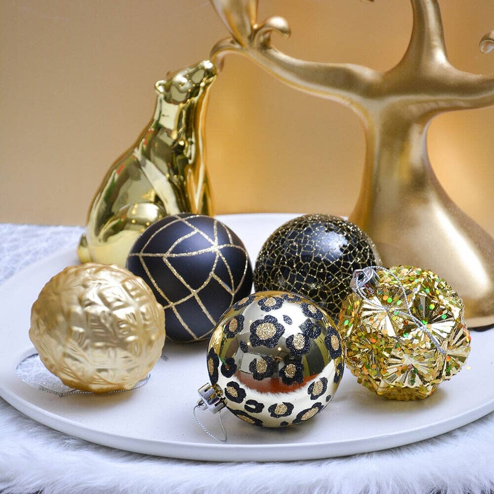 Vogue Black and Gold 16-Piece Christmas Ornaments Set