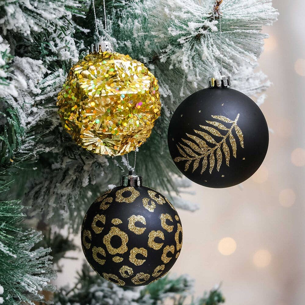 Vogue Black and Gold 16-Piece Christmas Ornaments Set